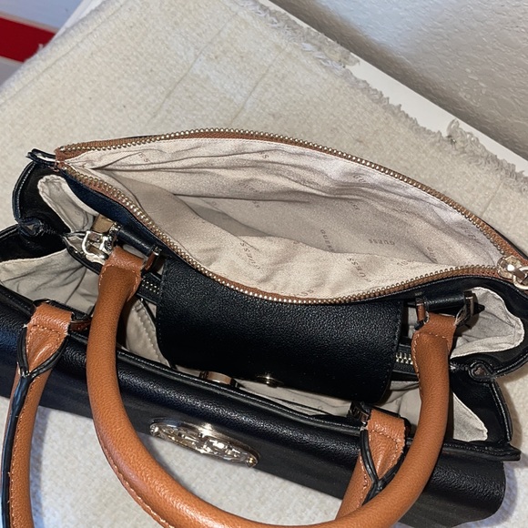 GUESS handbag - Picture 5 of 13